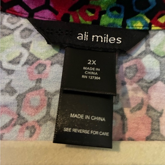 Ali Miles Multicolor Top - Picture 3 of 4